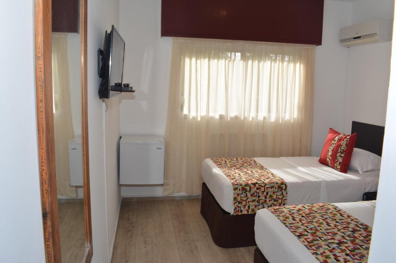 מלדונאדו Hotel Express מראה חיצוני תמונה