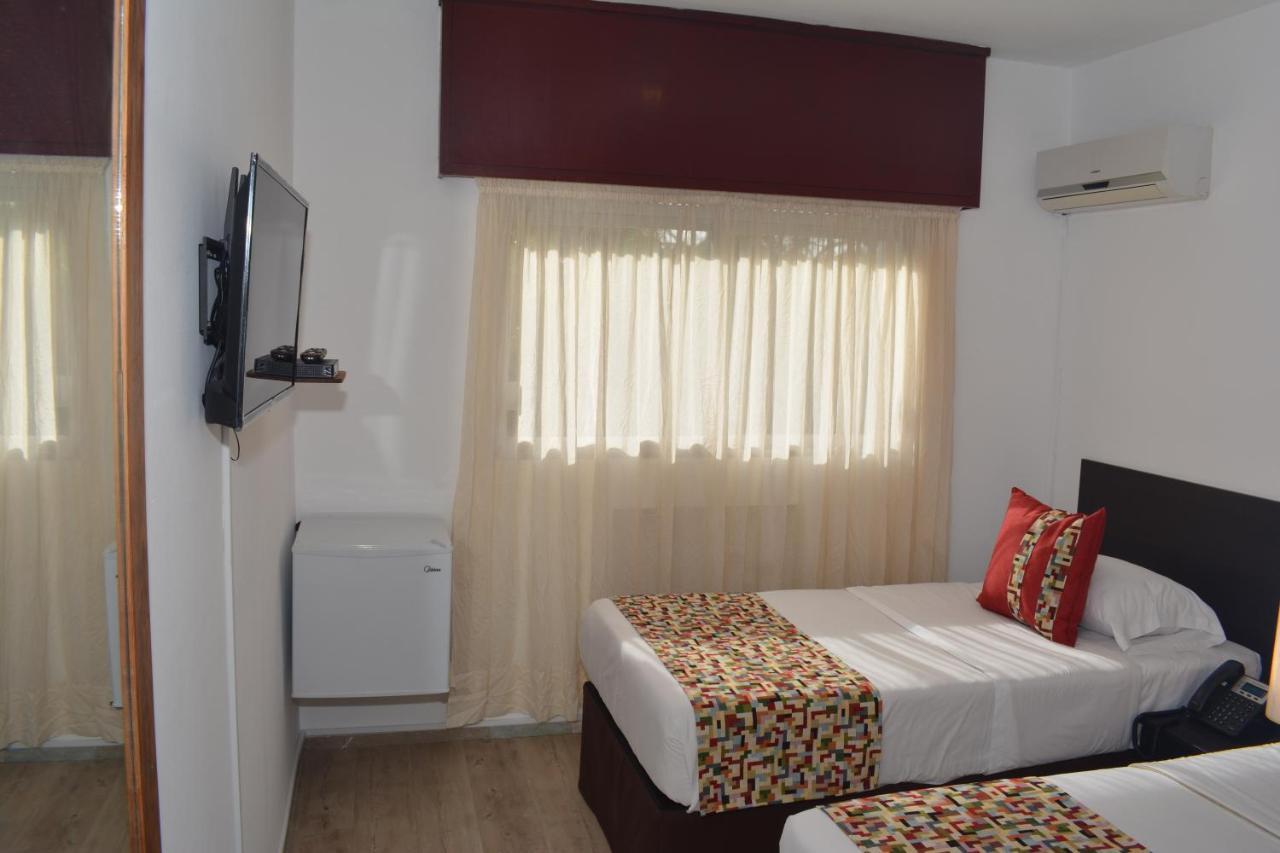 מלדונאדו Hotel Express מראה חיצוני תמונה